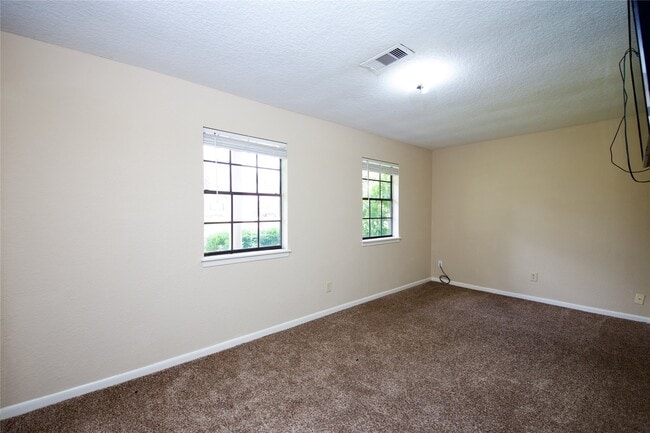 Building Photo - 2109 Riverside Dr