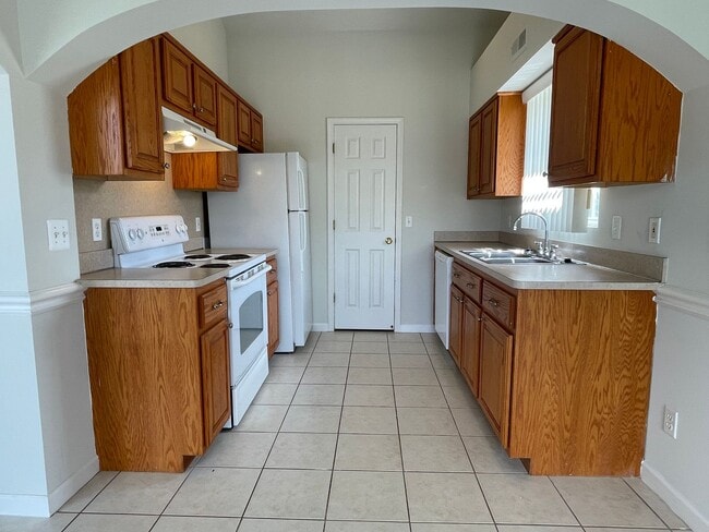 Building Photo - Shelby Township 2 Bedroom, 2 Bath Condo-St...