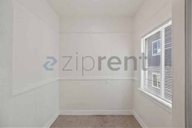 Building Photo - 1532 8th Ave