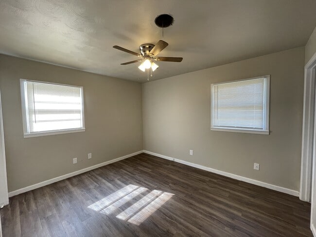 Building Photo - 606 Bangor Ave