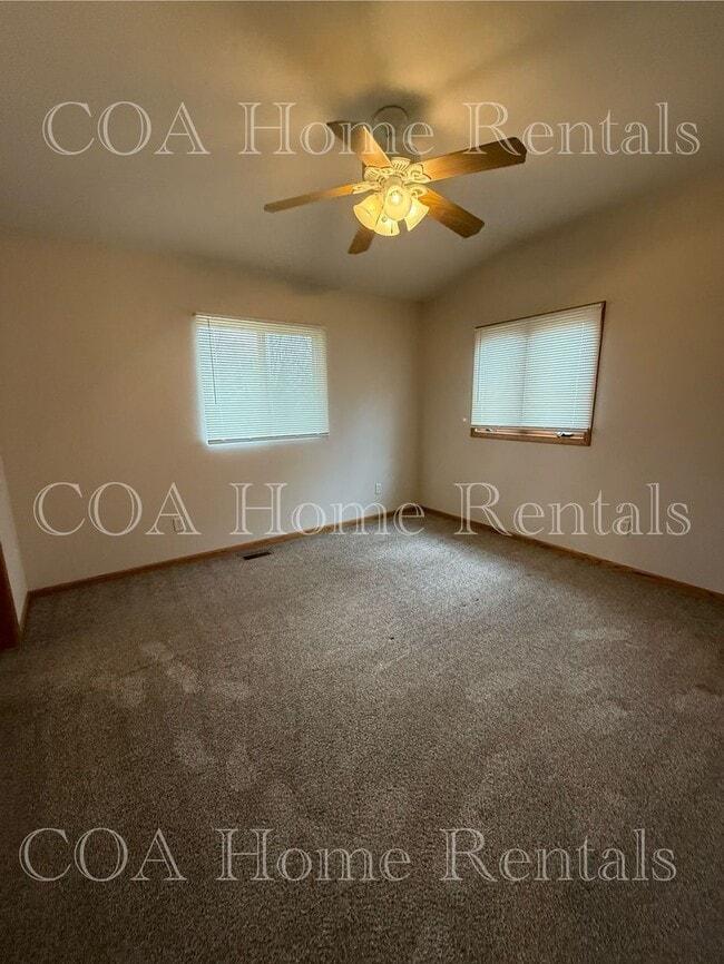 Building Photo - Great West Side Neighborhood