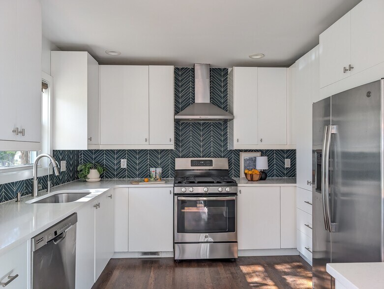 Kitchen - 1096 Oakfield Dr SE