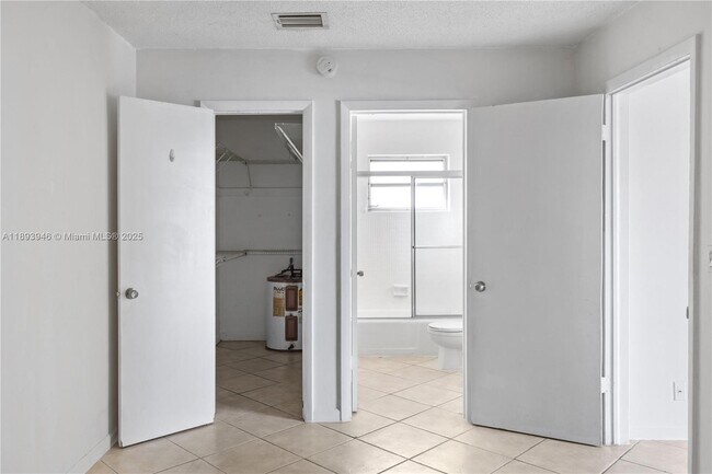 Building Photo - 400 SE 31st St