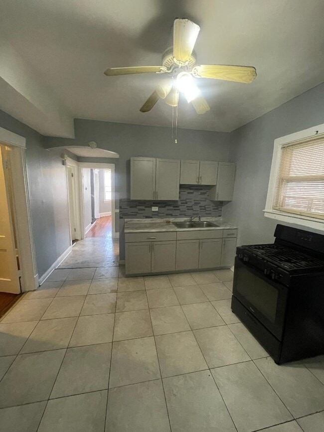 Building Photo - 8136 S Exchange Ave