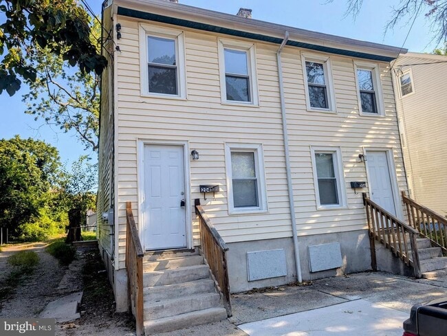Primary Photo - 204 Wesley St