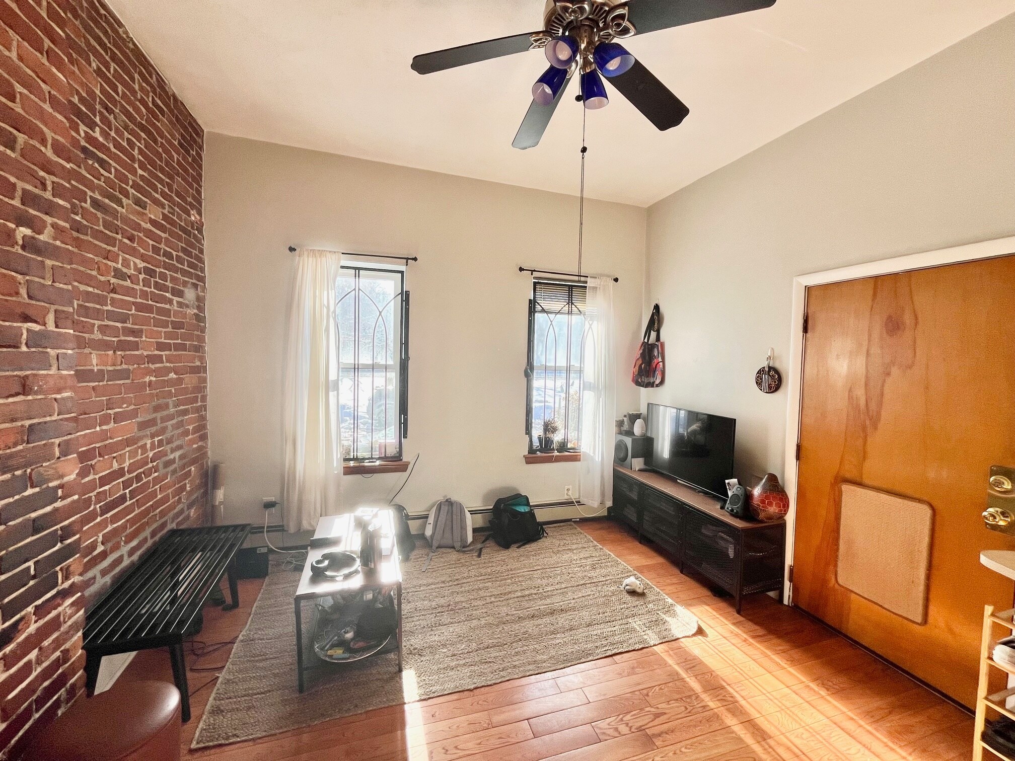 Building Photo - 71 Windsor St