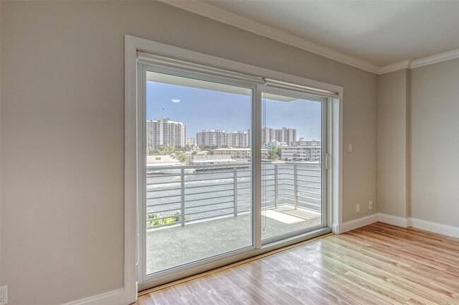 Building Photo - 2900 NE 30th St