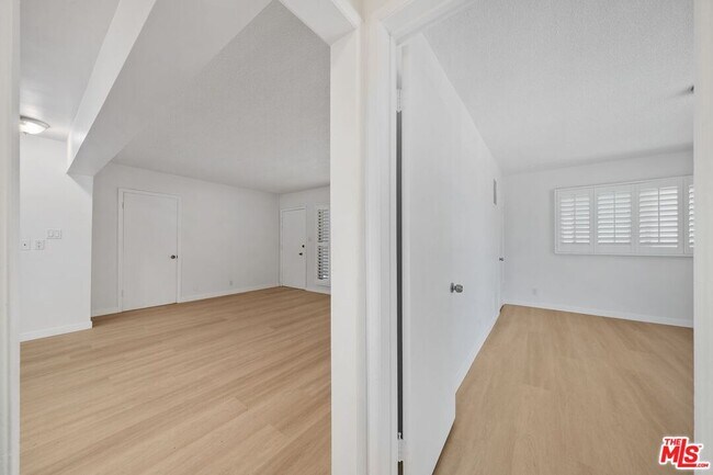 Building Photo - 2621 S Centinela Ave