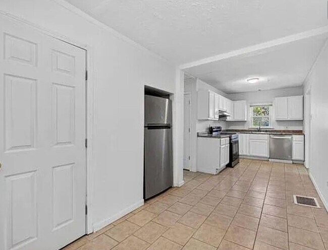 Building Photo - 6166 Emerald Ave