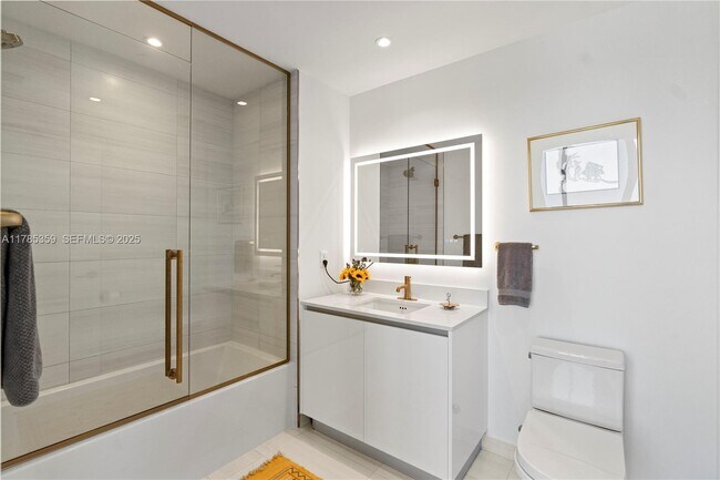 Building Photo - 2678 Tigertail Ave