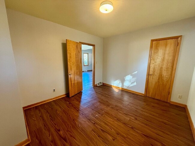 Building Photo - 3 Bed 1.5 Bath Single Family Home in Elcho - Now offering a 6 MONTH lease opportunity!