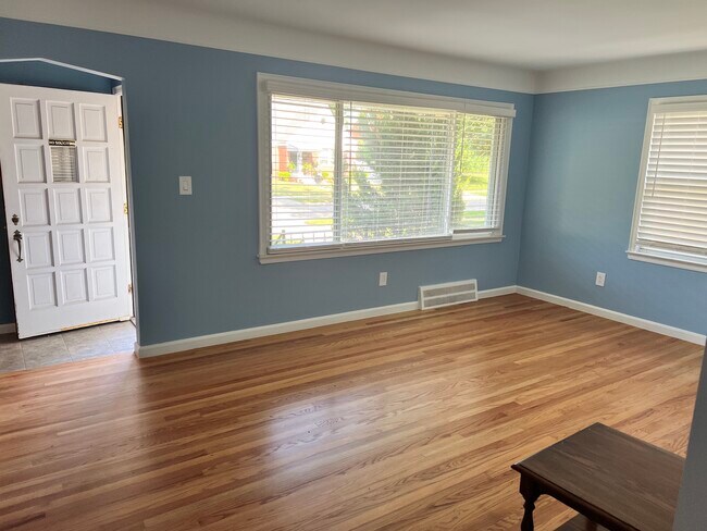Living rm - 23501 Geneva St