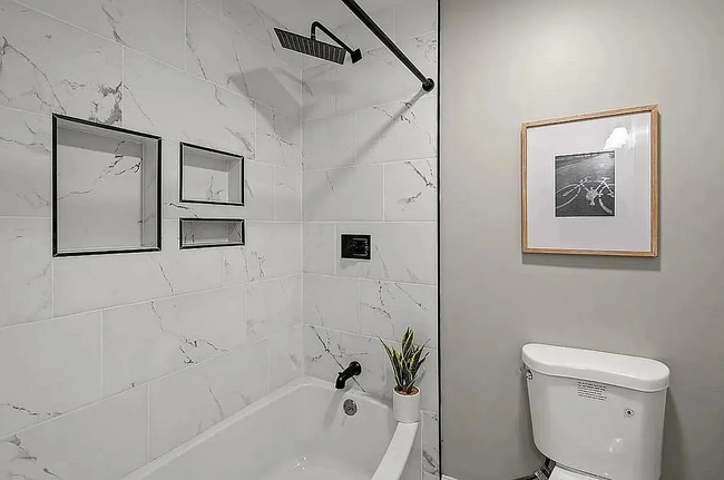 Building Photo - 5811 Bramble Ave