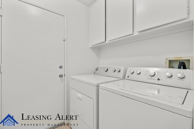 Building Photo - 28475 Nicholas Cir