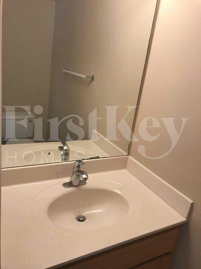 Building Photo - 6430 Gondola Dr