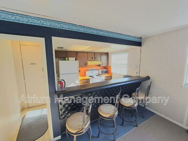 Building Photo - 1920 Edgewood Dr