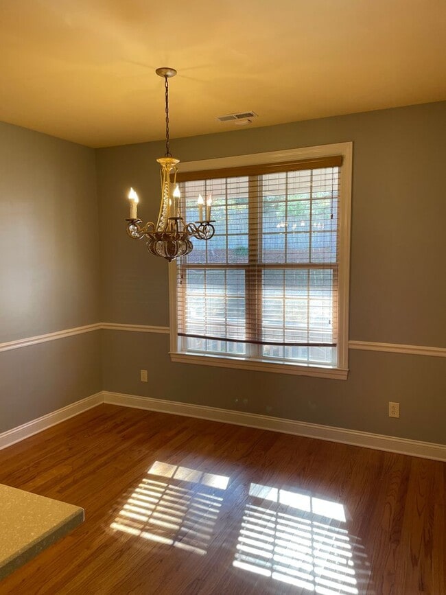 Building Photo - Large Home in Bishop Farms