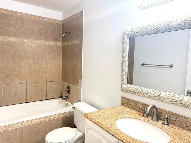Building Photo - 3808 Inlet Cir