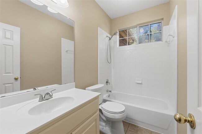 Building Photo - 15201 Calaveras Dr