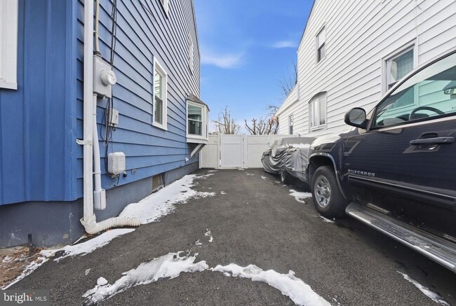 Building Photo - 43 Freeman St