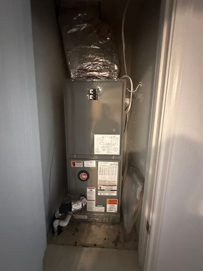 Building Photo - AVAILABLE SOON!