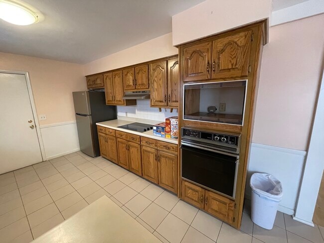 Building Photo - 1003 Sunset Dr