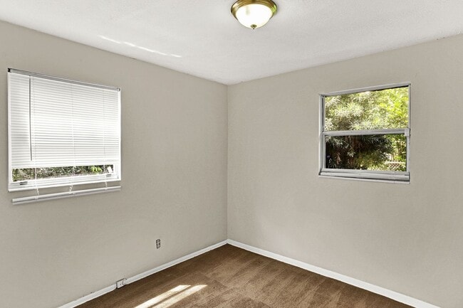 Building Photo - 3 bedroom/ 1.5 bathroom home in Cedar Hill...