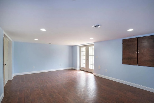 Building Photo - 4 Bedroom House For Rent