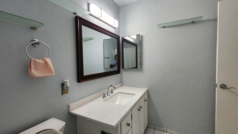Building Photo - 3808 W Malapai Dr