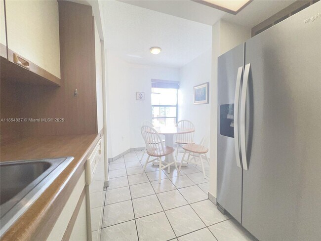 Building Photo - 9255 SW 125th Ave
