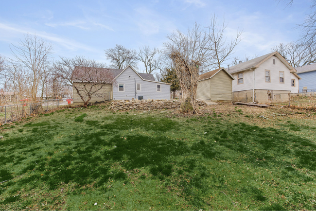 Building Photo - Charming 2 Bedroom Home with Granite Count...