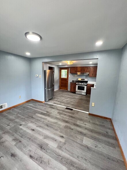 Dining room - 3642 Linden Ave