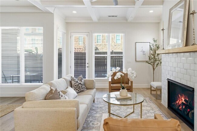 Building Photo - 110 Via Roma