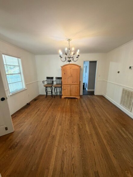 Building Photo - 412 S 5th St