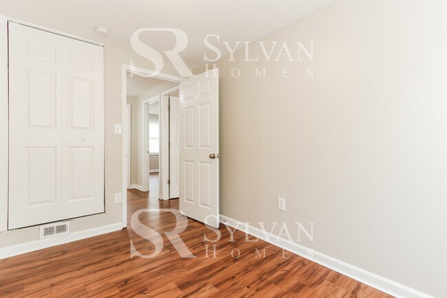 Building Photo - Carve Out a Great Life Here!
