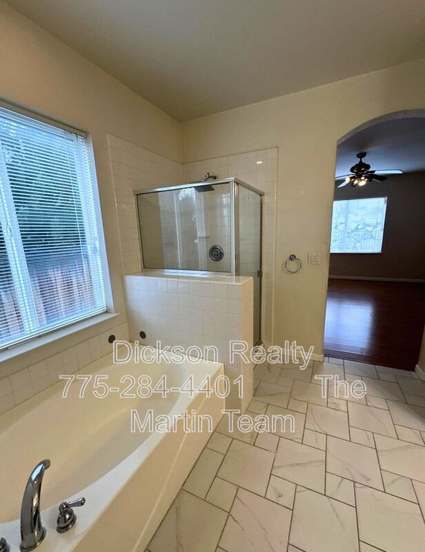 Building Photo - 7121 Crest Hill Dr