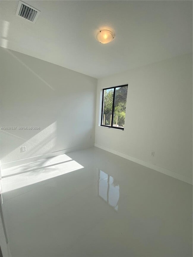 Building Photo - 2402 SW 145th Pl