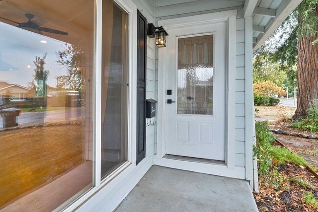 Building Photo - Charming Fully Remodeled 3-Bedroom Home wi...