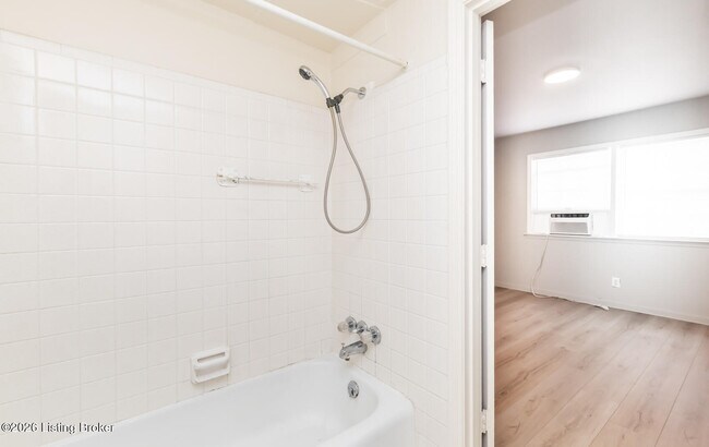 Building Photo - 2515 Brownsboro Rd