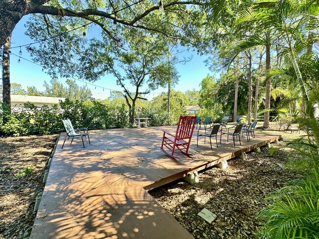 Building Photo - 13619 57th Pl N