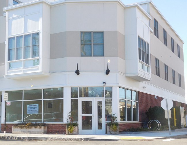 Building Photo - 105-111 Elm St