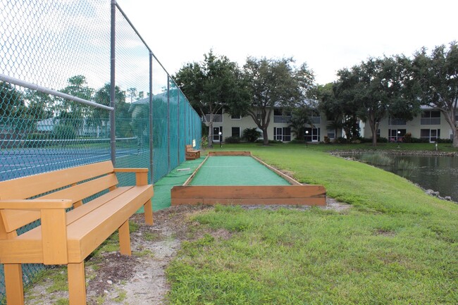 Building Photo - ANNUAL RENTAL - PINE HAVEN-2 BED/2 BATH --...