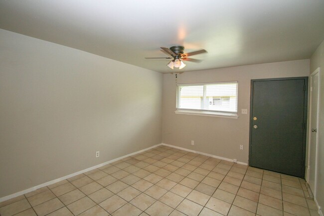 Building Photo - 1310 N Irvington Ave