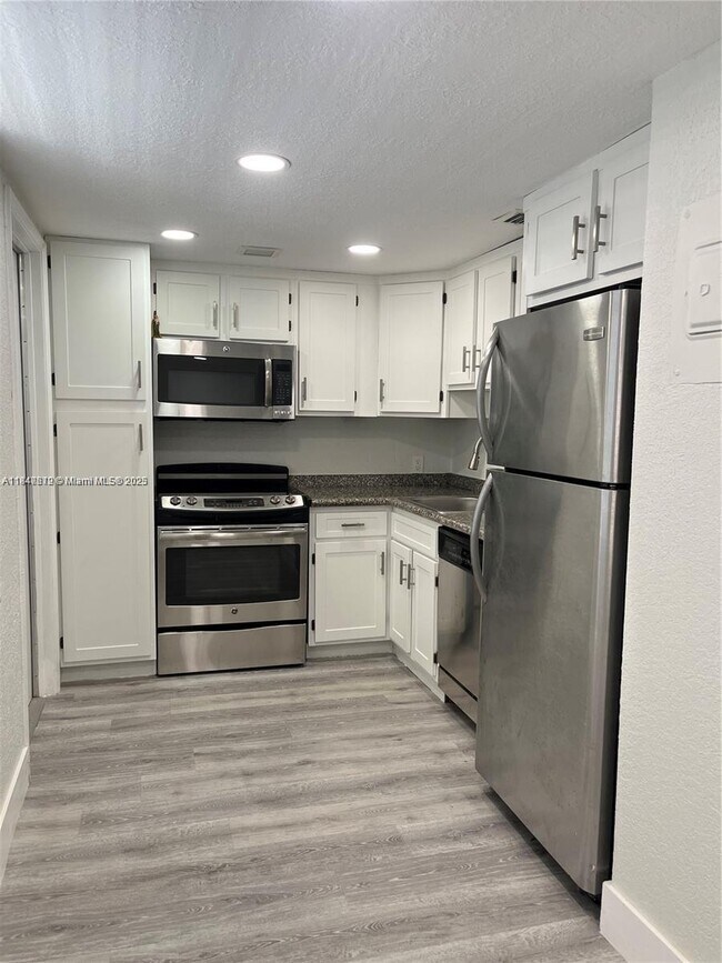 Building Photo - 2651 S Course Dr
