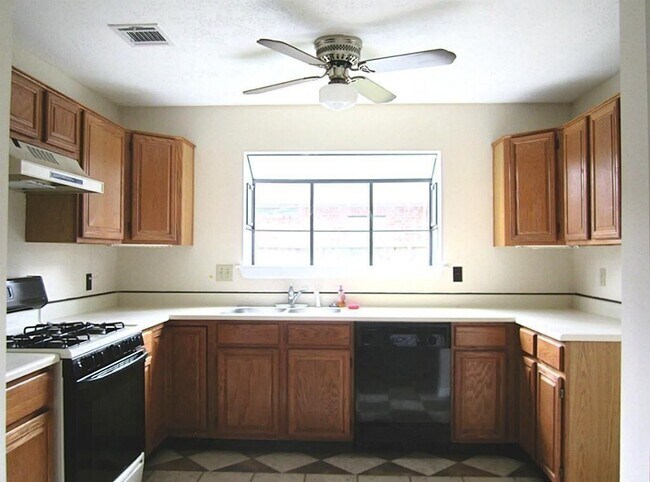 Building Photo - 14562 Oak Chase Dr
