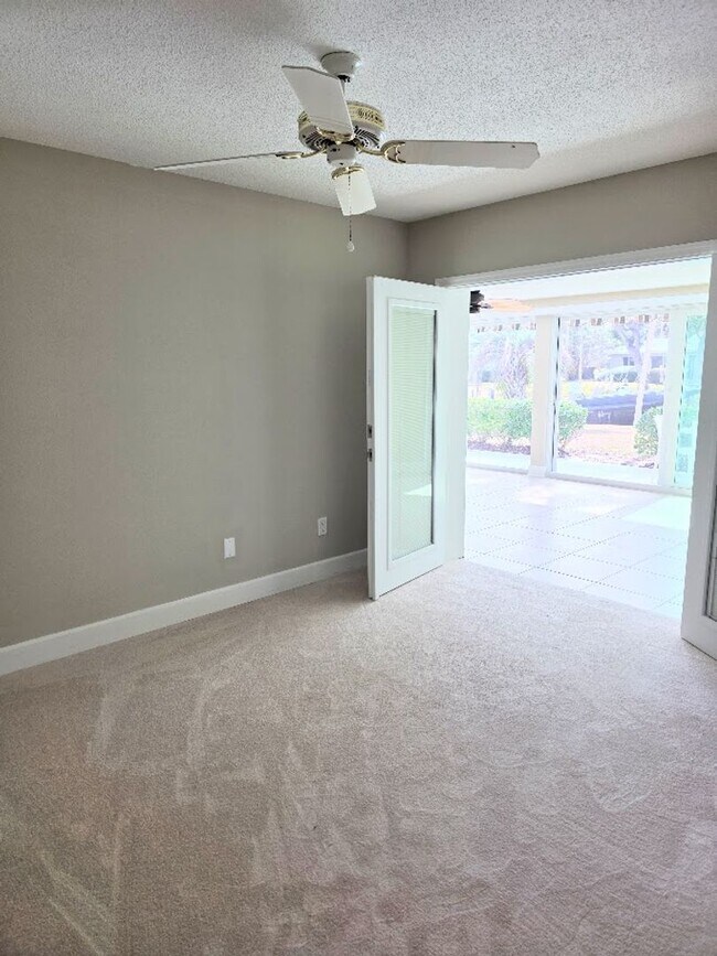 Building Photo - Beautiful 2-bedroom, 2-bath waterfront villa