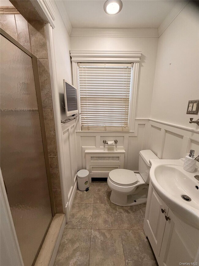 Building Photo - 7 Roosevelt Ave