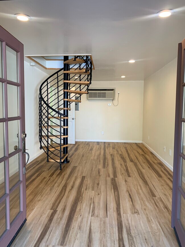 Building Photo - 9625 Grossmont Summit Dr