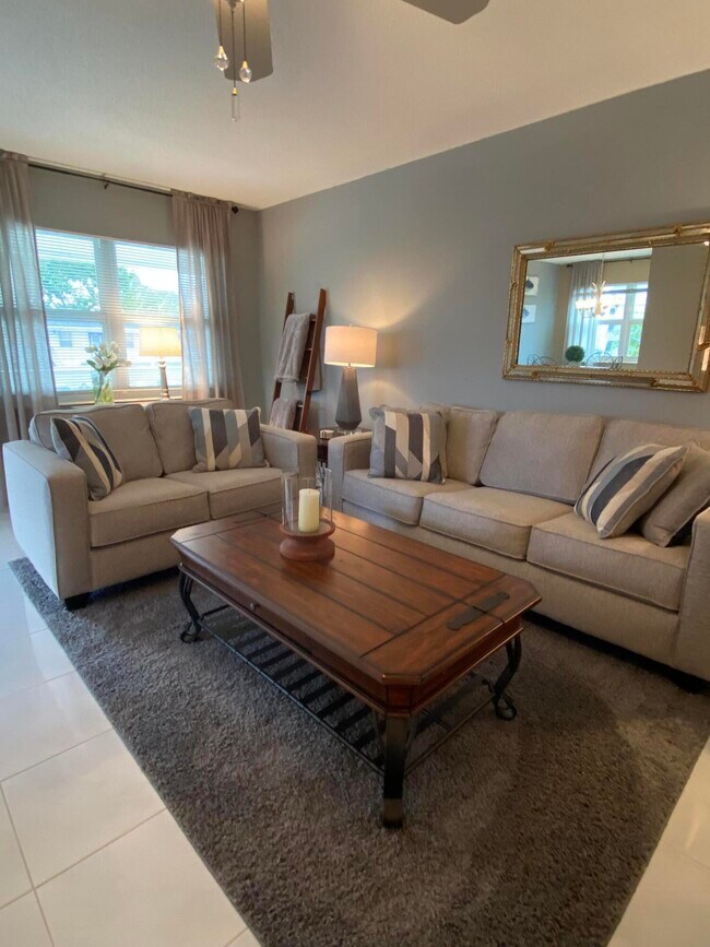 Building Photo - 72 Newport D