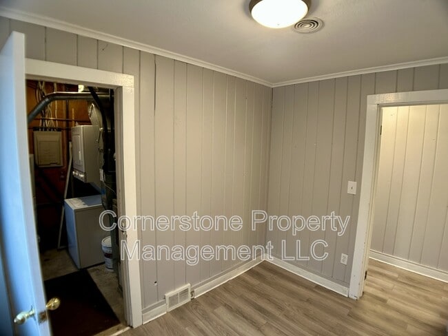 Building Photo - 325 Bury St